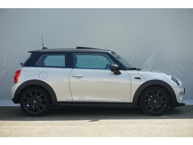 MINI 3-Deurs Cooper 2018 Benzine 3