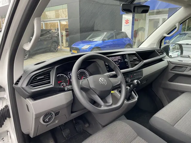 Volkswagen Transporter 2.0 TDI L2H1 28 2023 Diesel 13