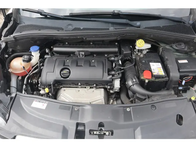 Peugeot 2008 1.6 VTi Féline 2013 Benzine 37