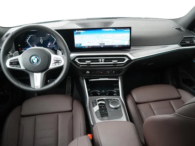 BMW 3 Serie Touring 320e 2024 Hybride Benzine 12