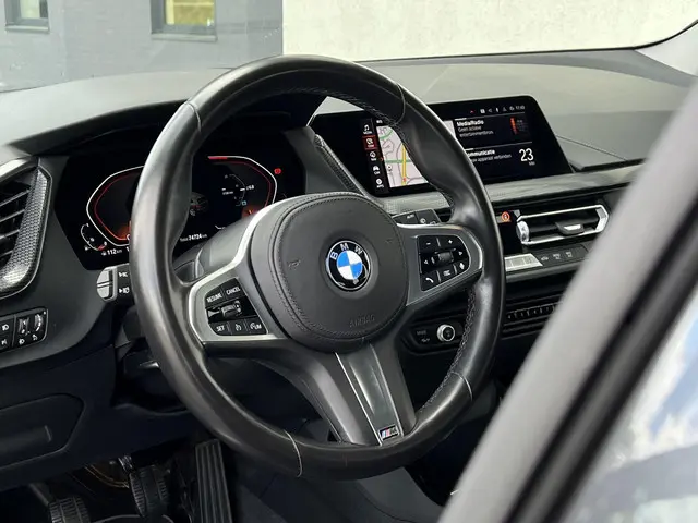 BMW 1 Serie 118i Executive Edition 2021 Benzine 13