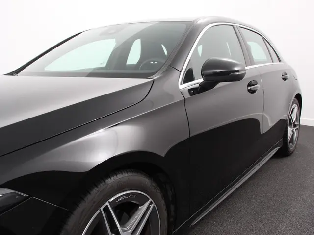 Mercedes-Benz A-Klasse 200 AMG Line 2022 Benzine 35