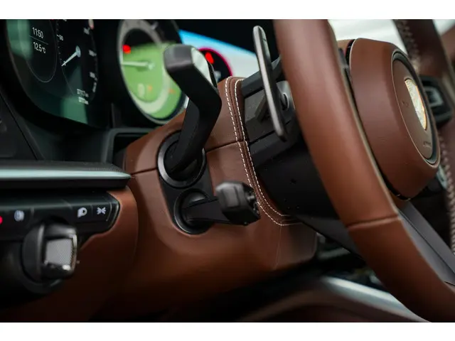 Porsche 911 3.8 Turbo S 2023 Benzine 39