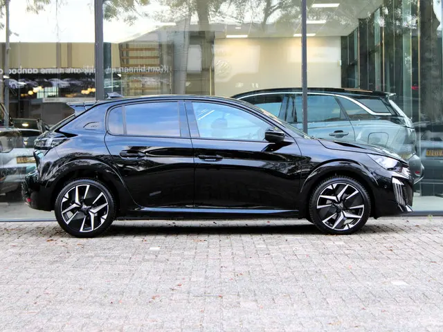 Peugeot 208 Hybrid 136 e-DCS6 GT 2024 Hybride Benzine 7