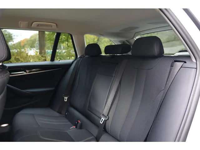 BMW 5 Serie Touring 530d High Executive 2020 Diesel 17