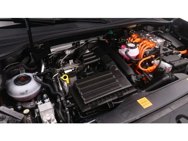 Audi Q3 45 TFSI e S edition 2025 Hybride Benzine 24