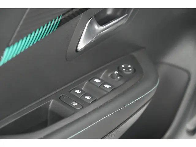 Peugeot 208 PureTech 100 Allure Pack 2023 Benzine 21