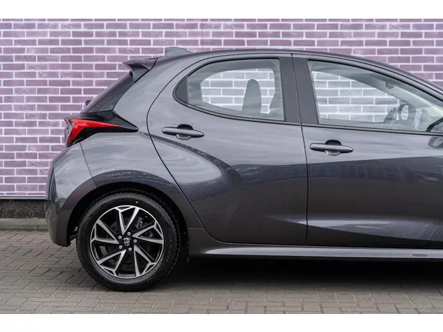 Toyota Yaris 1.5 Hybrid Dynamic 2021 Hybride Benzine 7