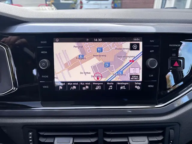 Volkswagen Polo 1.0 TSI Highline R-line 2018 Benzine 36