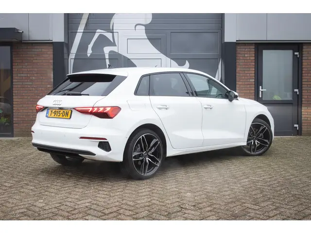 Audi A3 Sportback 40 TFSI e Edition 2021 Hybride Benzine 3