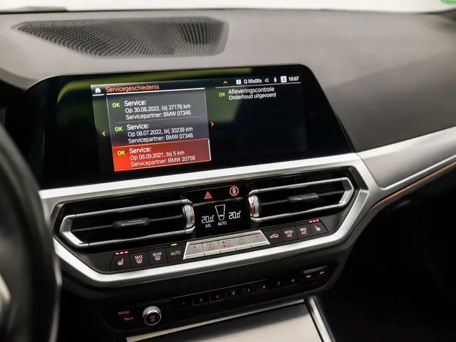 BMW 3 Serie Touring 318i M Sport 2021 Benzine 19