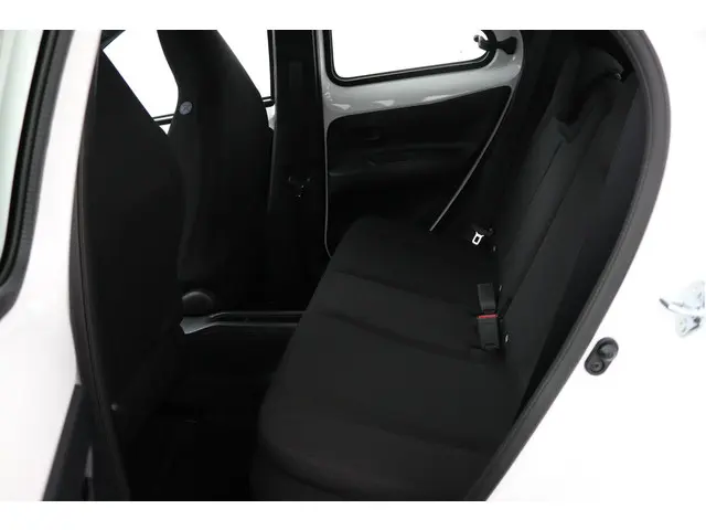 Toyota Aygo X Hybrid 115 play 2025 Hybride Benzine 18