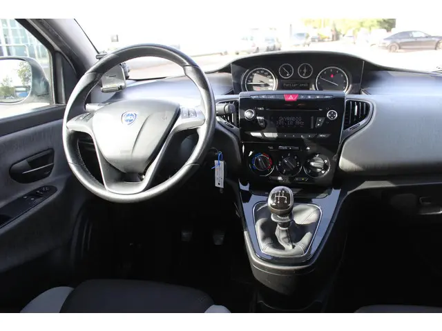 Lancia Ypsilon 0.9 TwinAir Silver Plus, Airco! 2013 Benzine 4