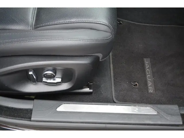 Jaguar XE 2.0 P250 SE 2020 Benzine 29
