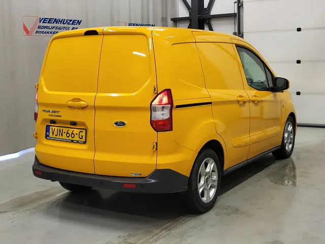 Ford Transit Courier 3