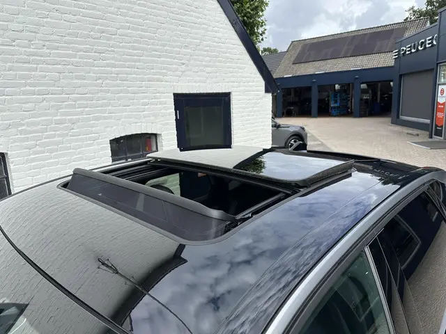 Peugeot 3008 1.2 Hybrid 145 GT 2024 Hybride Benzine 42