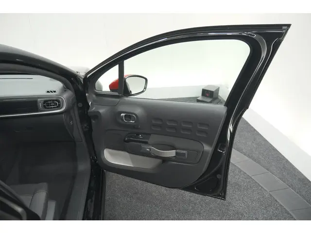 Citroën C3 PureTech 82 Shine 2018 Benzine 63