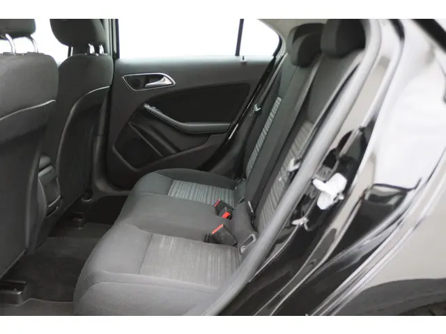 Mercedes-Benz A-Klasse 180 Economy 2015 Benzine 13