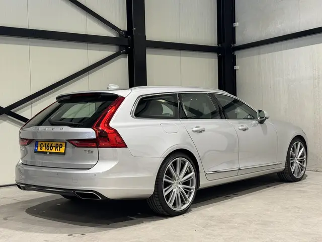 Volvo V90 2