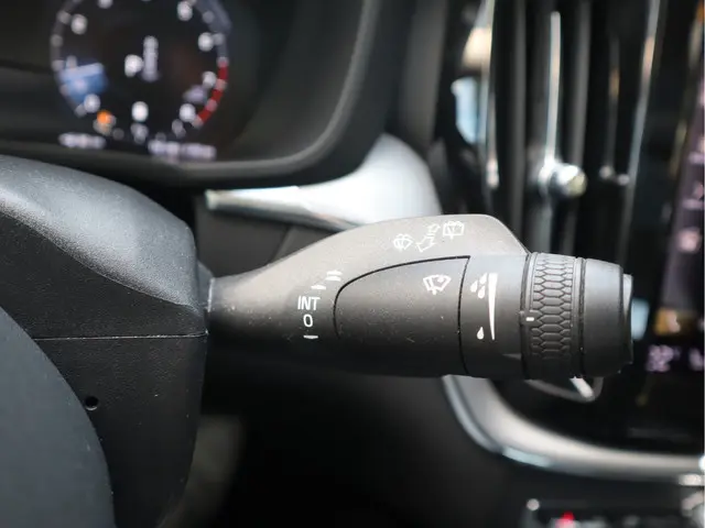 Volvo XC60 2.0 B5 250 PK Momentum Exclusive 2021 Benzine 33