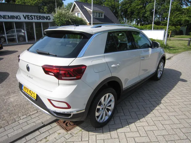 Volkswagen T-Roc 1.5 TSI Aut R-Line Edition 2024 Benzine 4