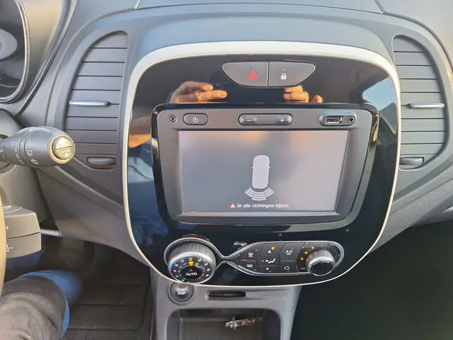 Renault Captur 0.9 TCe Limited TREKHAAK 2018 Benzine 23