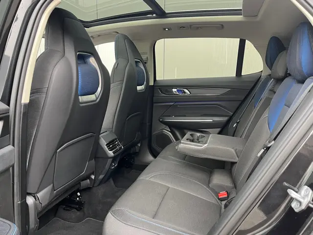 Lynk & Co 01 1.5 Pano / Key Less / NAP 2023 Hybride Benzine 18