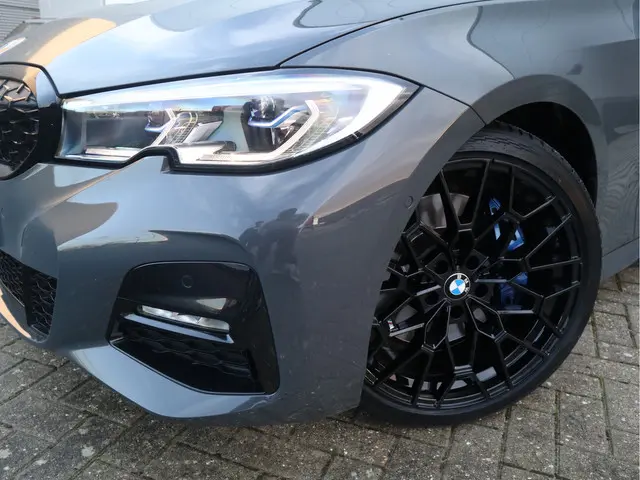 BMW 3 Serie 330i M-Sport 2021 Benzine 29