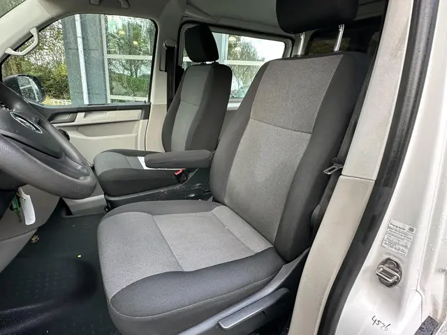 Volkswagen Transporter 2.0 TDI L2H1 DC 2018 Diesel 17