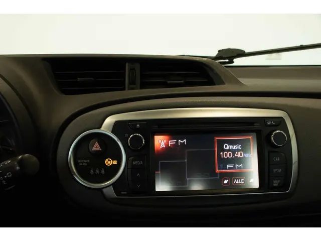 Toyota Yaris 1.0 VVT-i Aspiration| Camera| 2012 Benzine 23