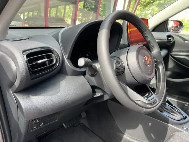 Toyota Yaris 1.5 Hybrid 115 Dynamic 2025 Hybride Benzine 9