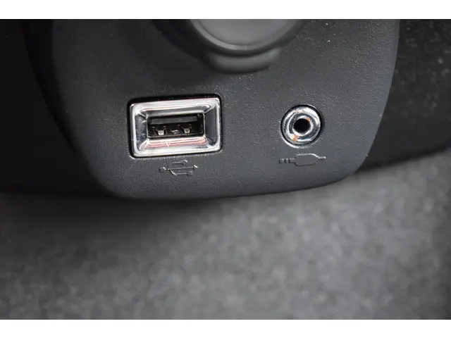 Peugeot 108 1.0 VTi 5Drs Blue Lion 2017 Benzine 18
