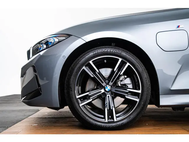 BMW 3 Serie Touring 330e 2025 Hybride Benzine 8