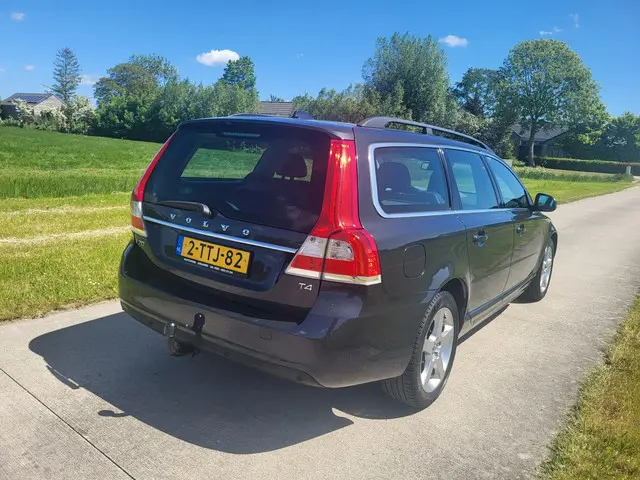 Volvo V70 1.6 T4 Nordic+ navi trekhaak 17"LMV 2014 Benzine 33