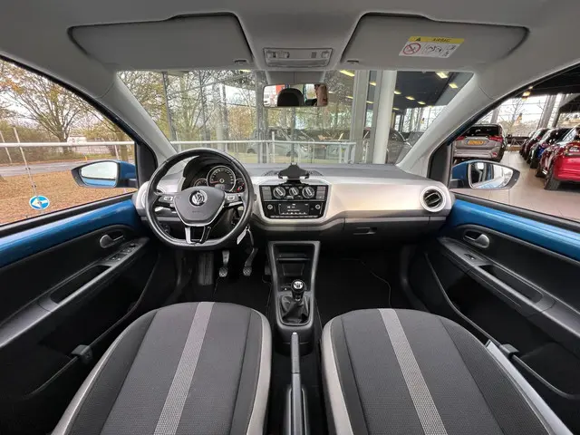 Volkswagen up! 1.0 BMT high up! 2018 Benzine 3