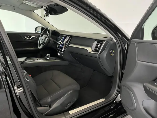 Volvo V60 2.0 B3 Momentum Advantage 2021 Benzine 15