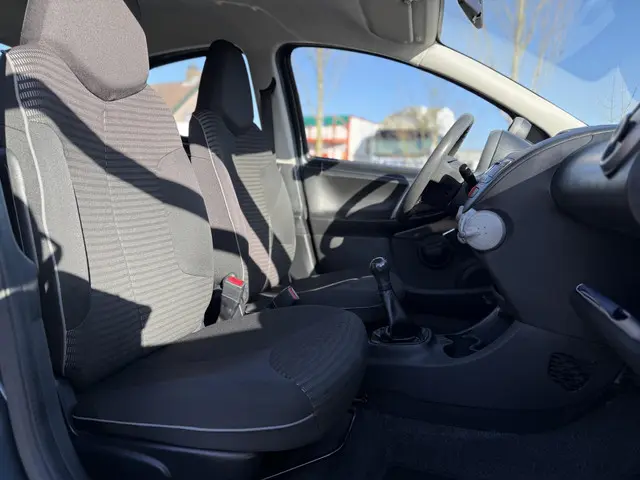 Peugeot 107 1.0 Active 2013 Benzine 16