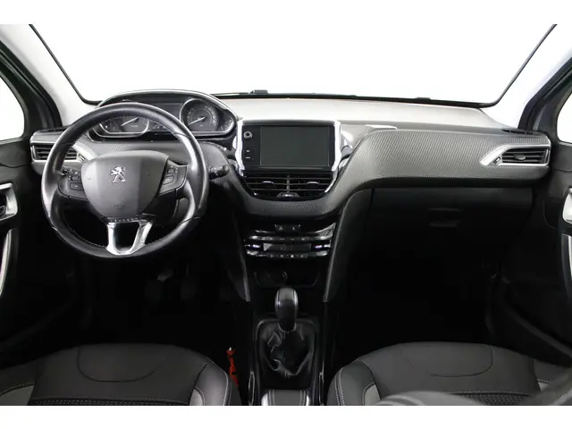 Peugeot 2008 1.2 PureTech Allure 110 PK. 2018 Benzine 4