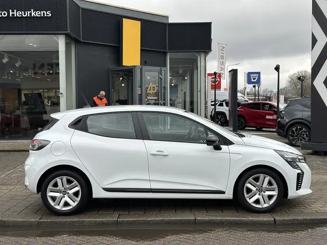 Renault Clio TCe 90 Evolution 2024 Benzine 27