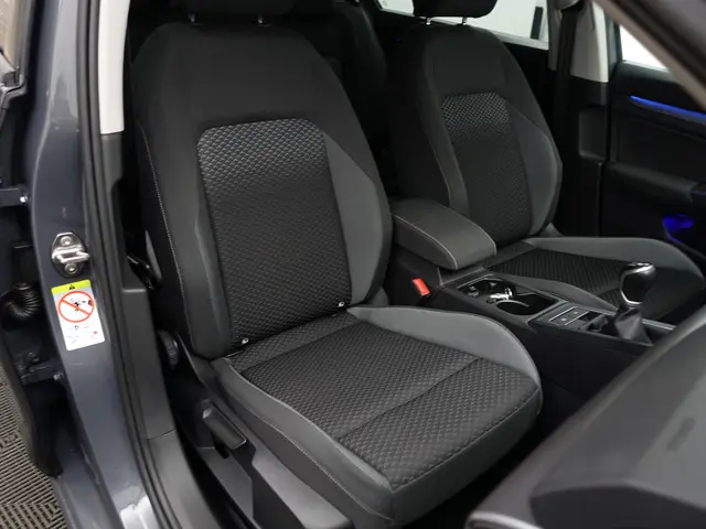 Volkswagen Golf 1.5 TSI Advance- 2022 Benzine 3