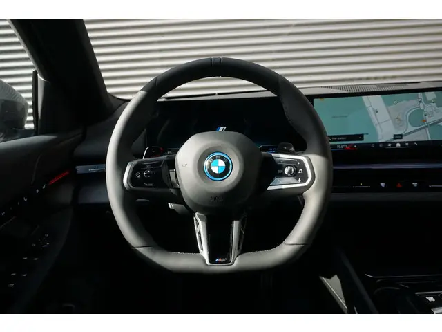 BMW 5 Serie Touring 530e 2025 Hybride Benzine 7