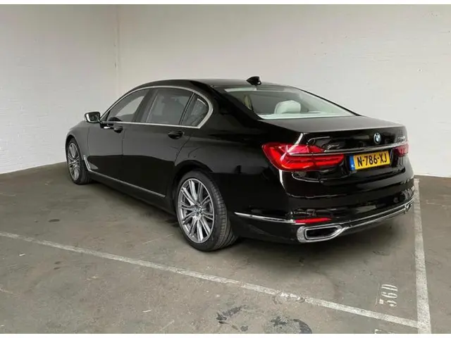 BMW 7 Serie 750Li xDrive High Executive 2017 Benzine 14