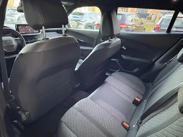 Peugeot e-2008 EV Allure 54 kWh 2023 Elektrisch 12