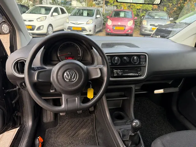 Volkswagen up! 1.0 take up! APK 05//26 2012 Benzine 10