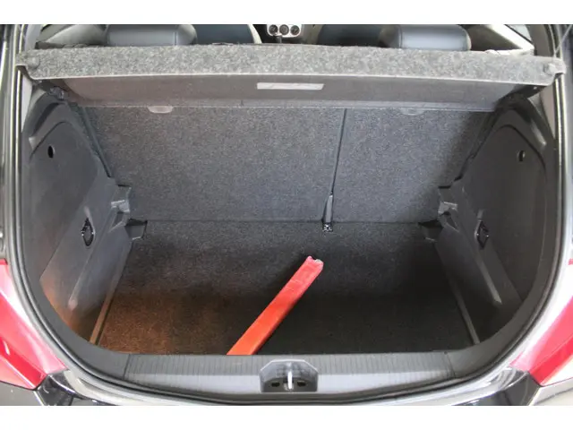 Opel Corsa 1.4-16V Anniversary Edition 2013 Benzine 10