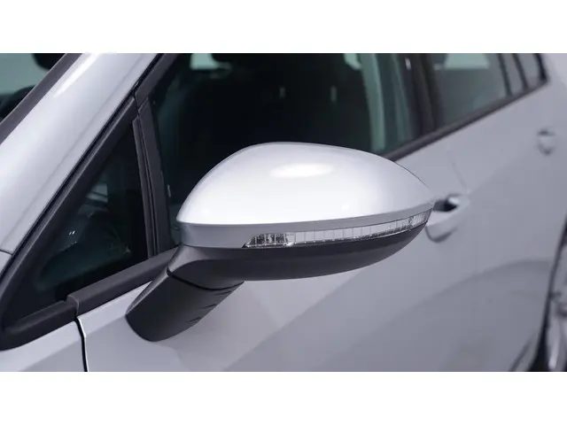 Volkswagen Golf Variant 1.0 eTSI Life 2023 Benzine 8