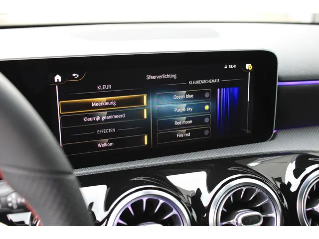 Mercedes-Benz A-Klasse 200 AMG 2018 Benzine 16