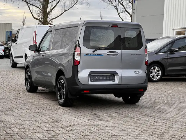 Ford E-Transit Courier Limited 44 kWh 2025 Elektrisch 14
