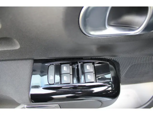 Citroën C3 1.2 PureTech C-Series 2021 Benzine 15