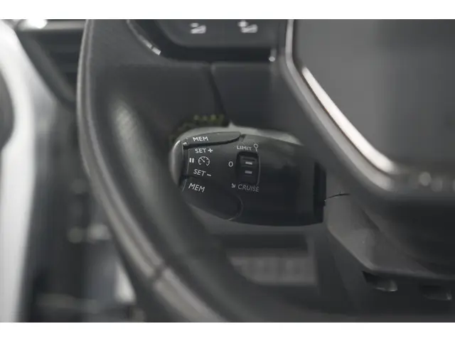 Peugeot 208 PureTech 131 EAT8 GT 2023 Benzine 41